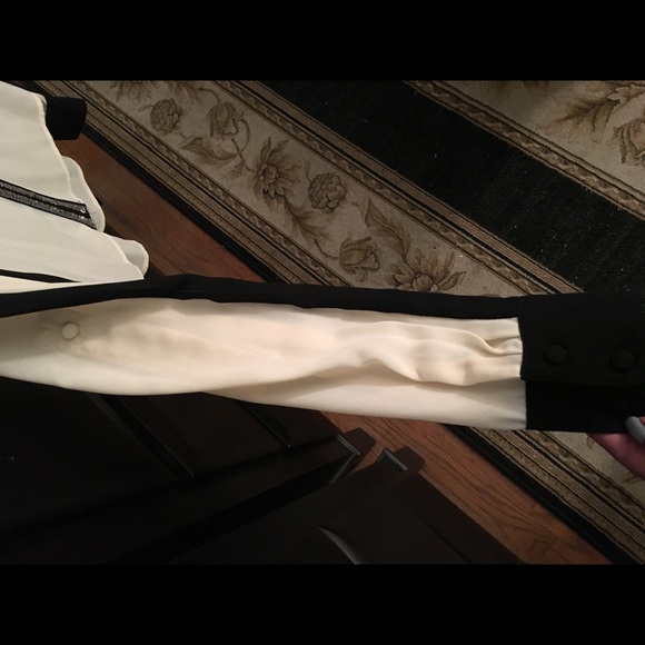 2 FOR $20 Beautiful & trendy top! - Picture 2 of 4